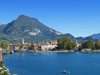 RIva del Garda vista lungo lago