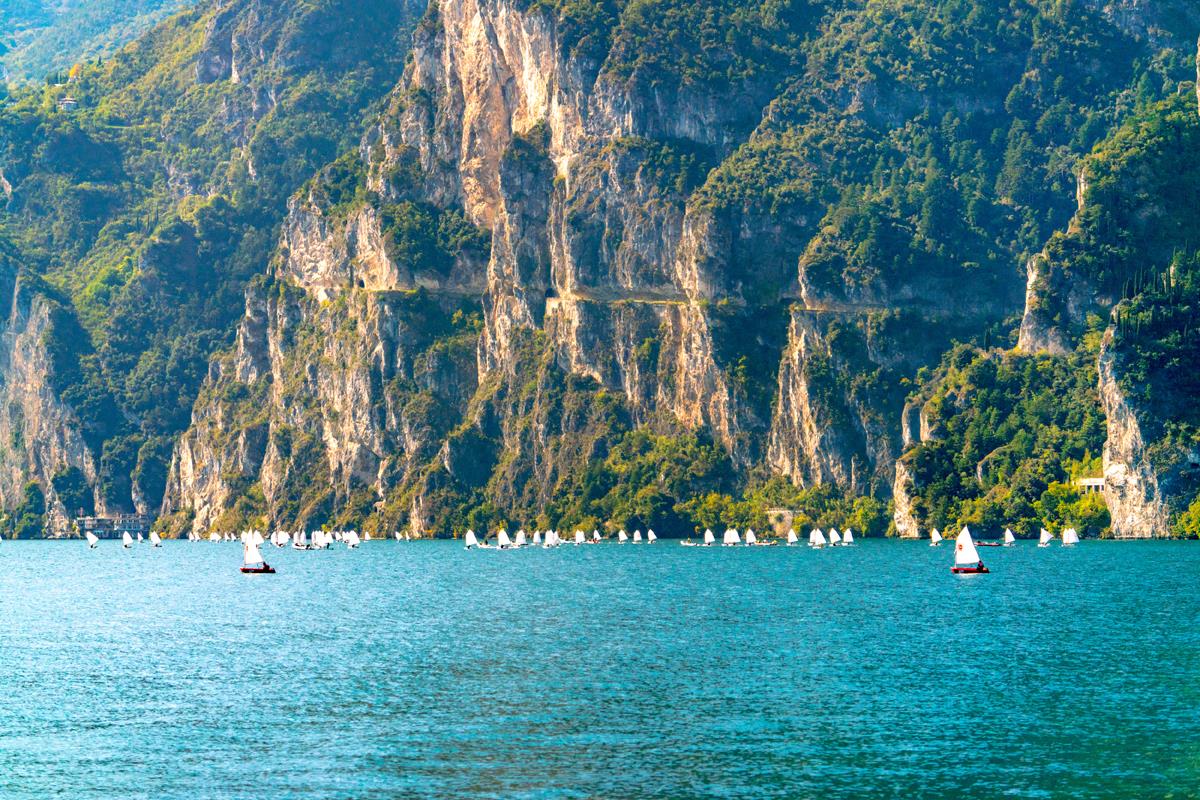 Panorama barche a vela Lago di Garda Riva del Garda